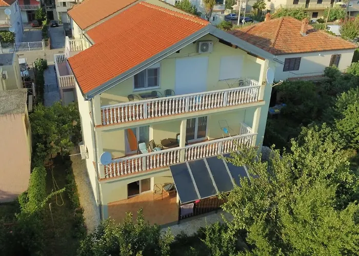 Pavlo Apartments